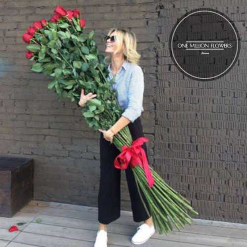 Цветочная феерия в Москве: где найти самые доступные цветы и заказать уникальный букет из высоких роз